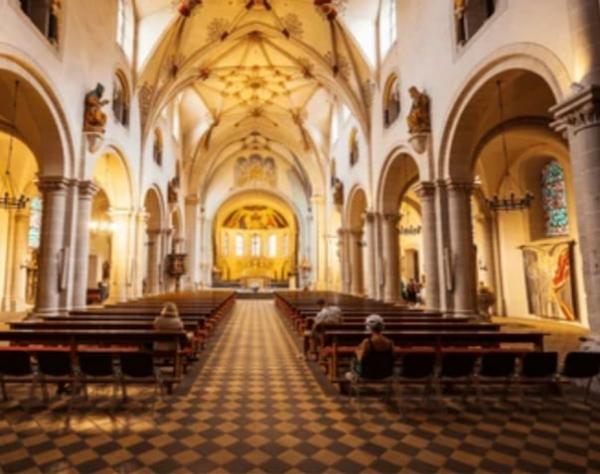 partes de una Iglesia y vasos sagrados