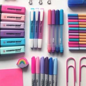 Parejas (school materials)