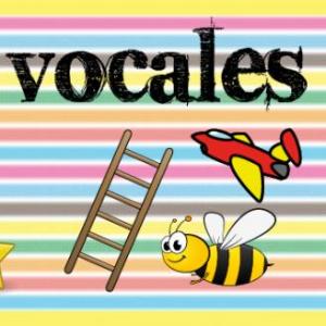 Imagen de portada del videojuego educativo: Aprende divirtiéndote con las vocales Trivia., de la temática Lengua
