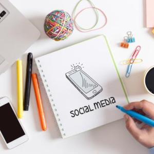 Viajando en el mundo de las redes sociales.