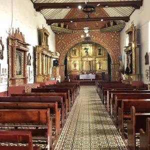 Imagen de portada del videojuego educativo: Adverbios de lugar en el Templo Doctrinero de Oicatá, de la temática Lengua