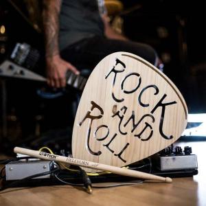 Imagen de portada del videojuego educativo: Trivia Rock and Roll, de la temática Música