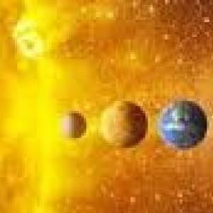 Los tres primeros planetas de nuestro sistema solar y sus estrellas