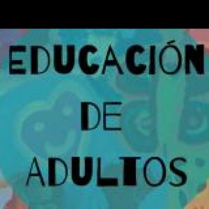 Cómo se configuran las políticas curriculares para la Educación de Jóvenes y Adultos.