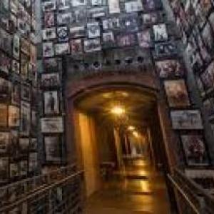 HOLOCAUST MEMORIAL MUSEUM 