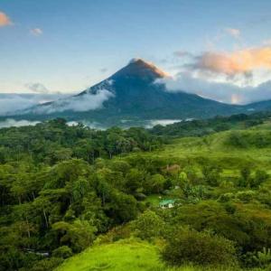 Beautiful Costa Rica Hangman game with the vocabulary