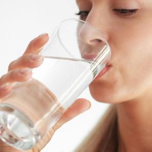 Consumo de agua simple potable