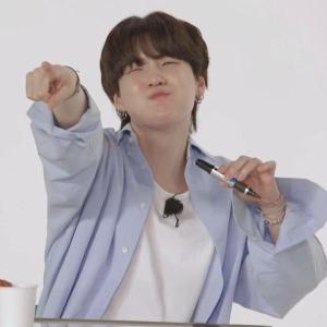 Preguntas rápidas con Yoongi y Alessandro