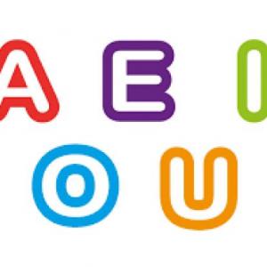 Imagen de portada del videojuego educativo: asocia la vocal y un objeto #2, de la temática Lengua