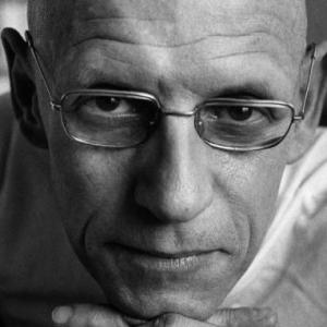 Imagen de portada del videojuego educativo: ¿Quien es Michel Foucault?, de la temática Cultura general