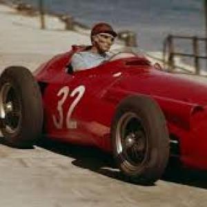 Imagen de portada del videojuego educativo: Triviando con Fangio, de la temática Deportes