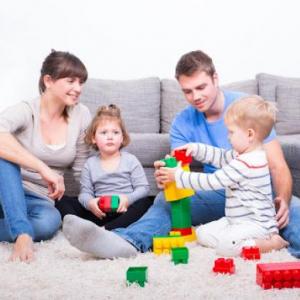 EL PAPEL DE LA FAMILIA Y DEL EDUCADOR REFERENTE A LA ESTIMULACION EN NIÑOS Y NIÑAS DE 0 A 2 AÑOS