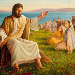 Enseñanzas de la Biblia y personas sirviendo a Dios.