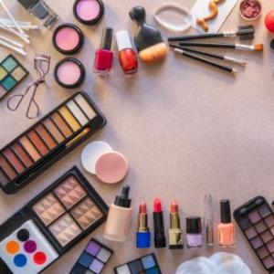 MAKE UP