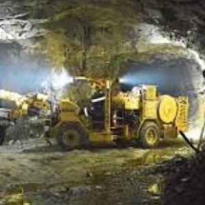 CONTRAPRESTACIONES ECONÓMICAS (REGALÍAS, CANÓN SUPERFICIARIO.) QUE DEBE ASUMIR EL TITULAR MINERO.