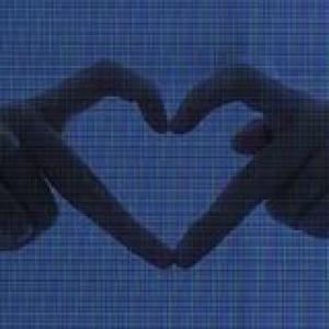 <3