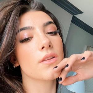 cuanto sabes de charli damelio!
